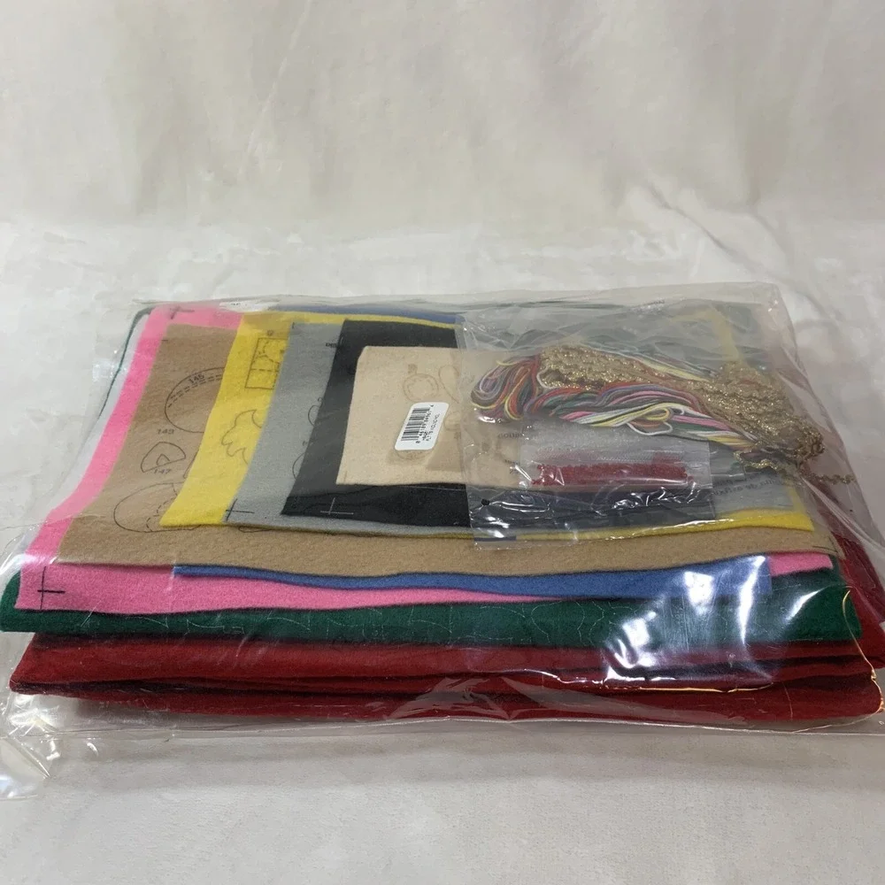 Christmas Bucilla Felt Appliqué Craft Tree Skirt Kit 84961 Woodland Holidays 42